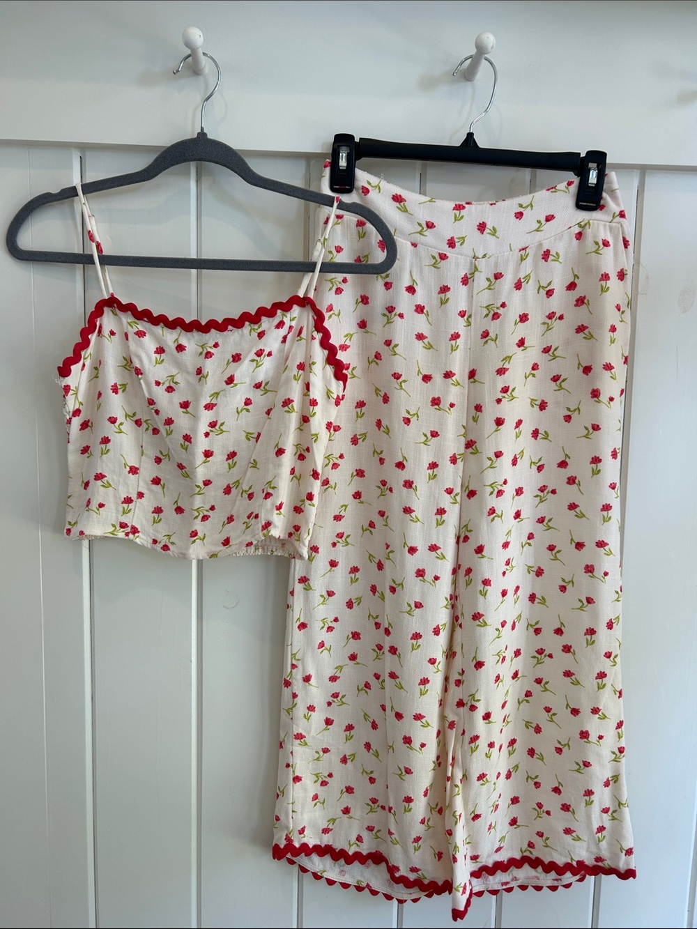 Women's Cream Floral Set with Red Trim
